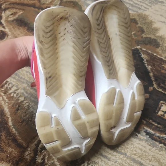 Jordan Athletic Shoes Pink and White - Picture 5 of 11